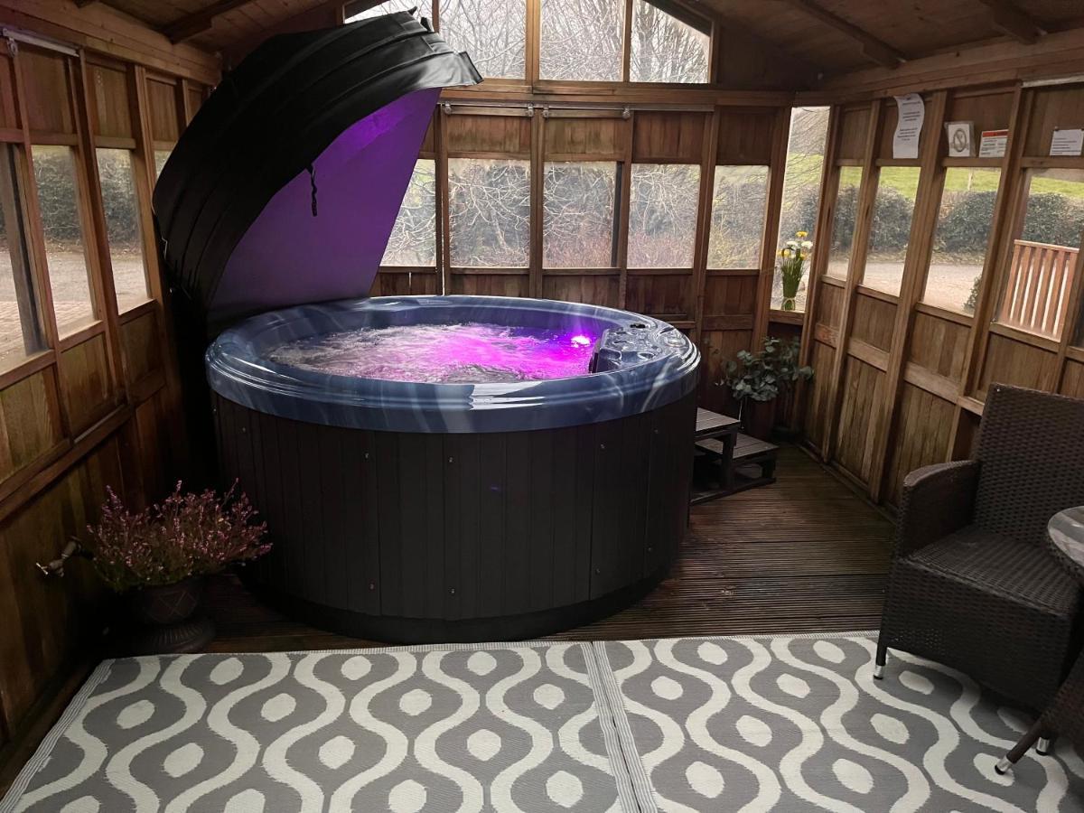 Cosy Lakeside Chalet With Option To Add Private Hot Tub Duneena Bagian luar foto